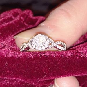 Helzberg Diamonds "Love Cuts" Petal Ring